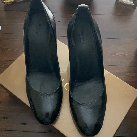 Gucci Vernice Naplack wedge in black. - Picture 5 of 11